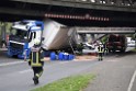 LKW blieb unter Bruecke haengen Koeln Ehrenfeld Innere Kanalstr Hornstr P030